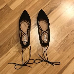 NWOT Black pointed lace up flat